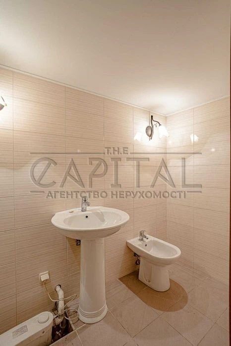 Довгострокова оренда будинку від посередника з гаражем на ву