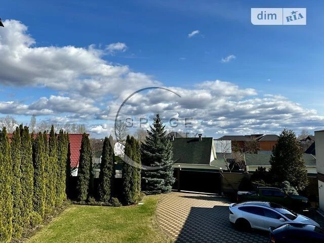 Довгострокова оренда будинку від посередника з балконом на 1