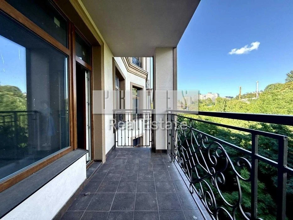 Apartment for sale in the residential complex Pechersk Plaza 52 Perlyna! 100 sq. m. C