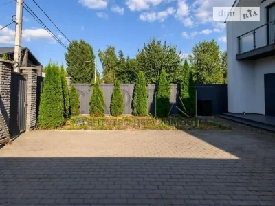 Довгострокова оренда будинку від посередника з верандою на в