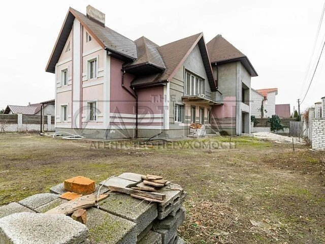 Довгострокова оренда будинку від посередника з верандою на в