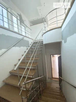 Довгострокова оренда будинку від посередника з гаражем на ву