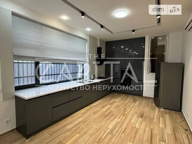 Довгострокова оренда будинку від посередника з верандою на в
