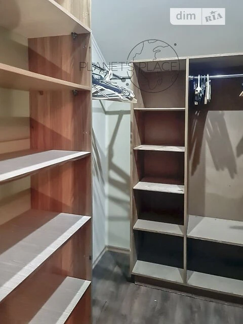 Довгострокова оренда будинку від посередника з гаражем на ву
