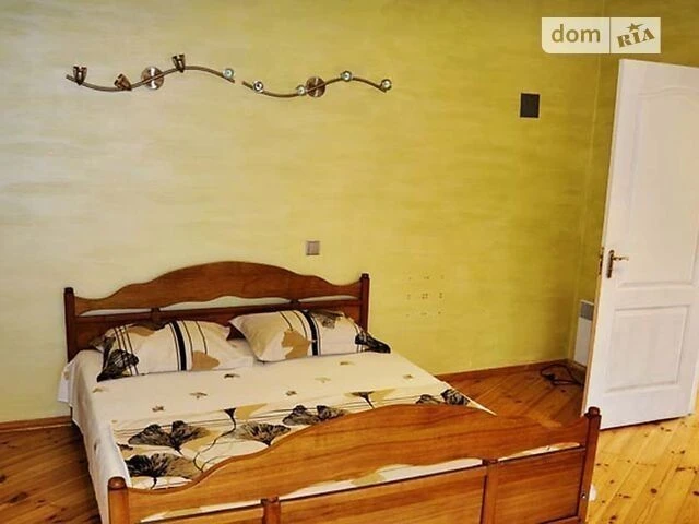 Довгострокова оренда будинку від посередника з балконом на в