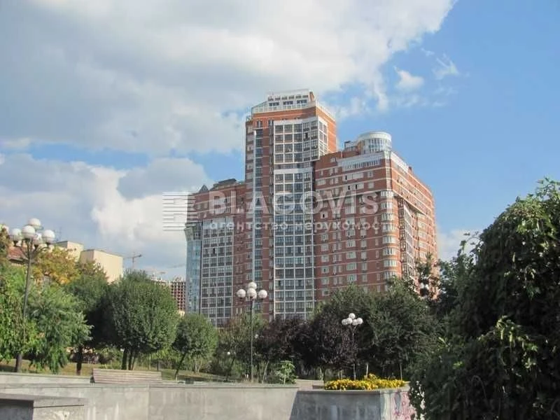 Kovpaka 17. Sale of 4-room apartment with renovation