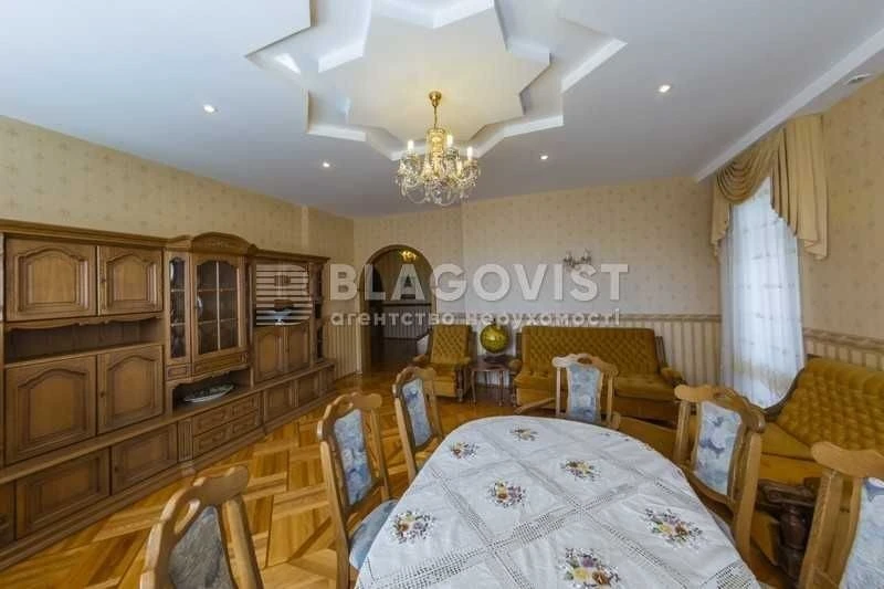 Kovpaka 17. Sale of 4-room apartment with renovation