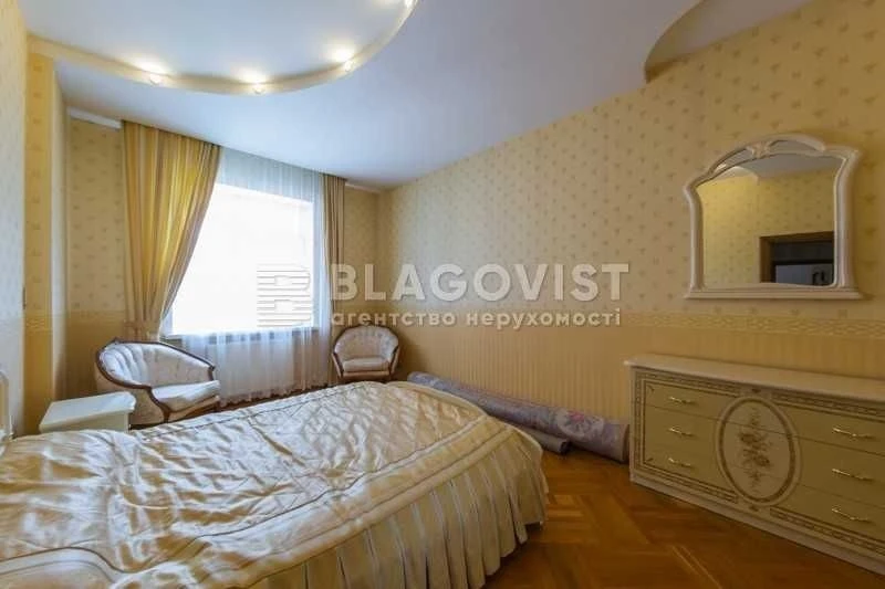 Kovpaka 17. Sale of 4-room apartment with renovation