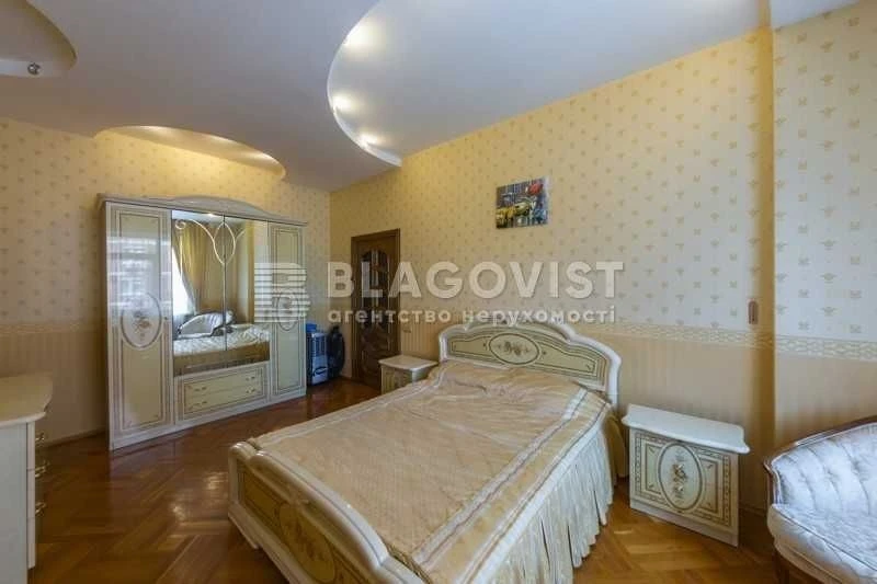 Kovpaka 17. Sale of 4-room apartment with renovation
