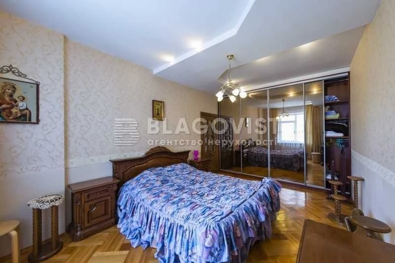 Kovpaka 17. Sale of 4-room apartment with renovation