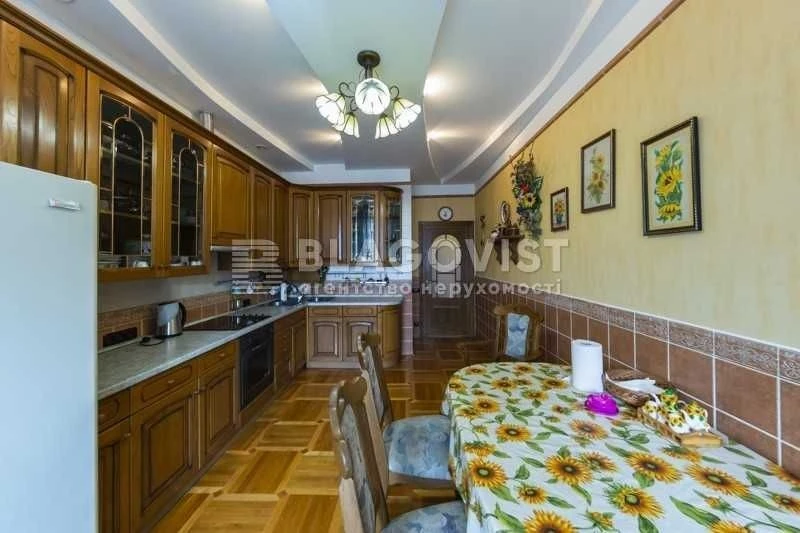 Kovpaka 17. Sale of 4-room apartment with renovation