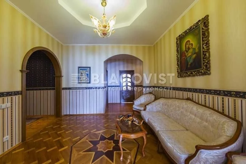 Kovpaka 17. Sale of 4-room apartment with renovation