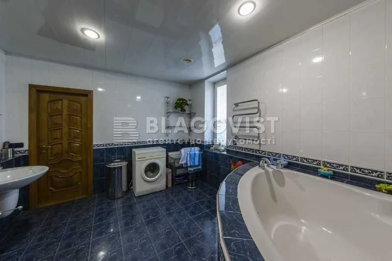 Kovpaka 17. Sale of 4-room apartment with renovation