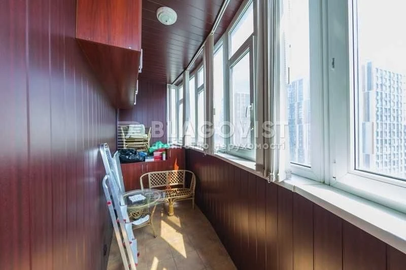 Kovpaka 17. Sale of 4-room apartment with renovation