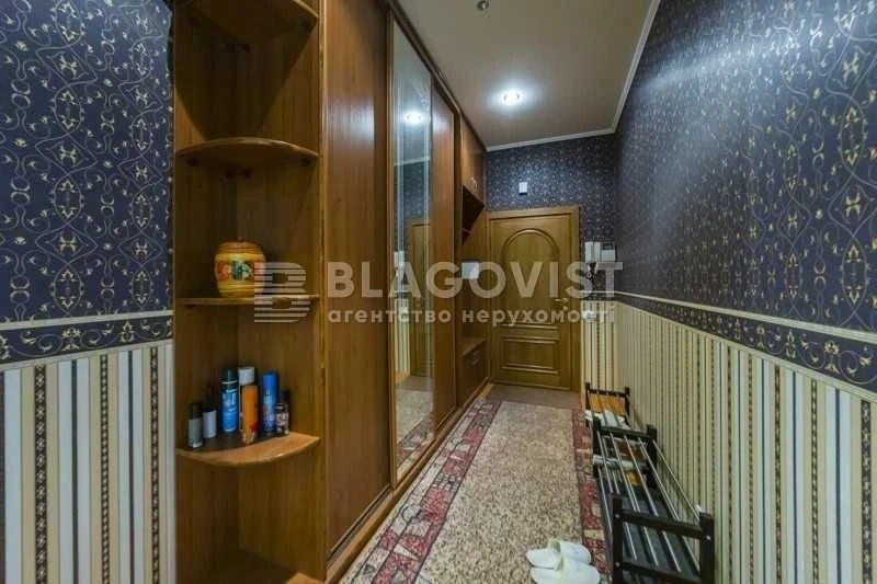 Kovpaka 17. Sale of 4-room apartment with renovation
