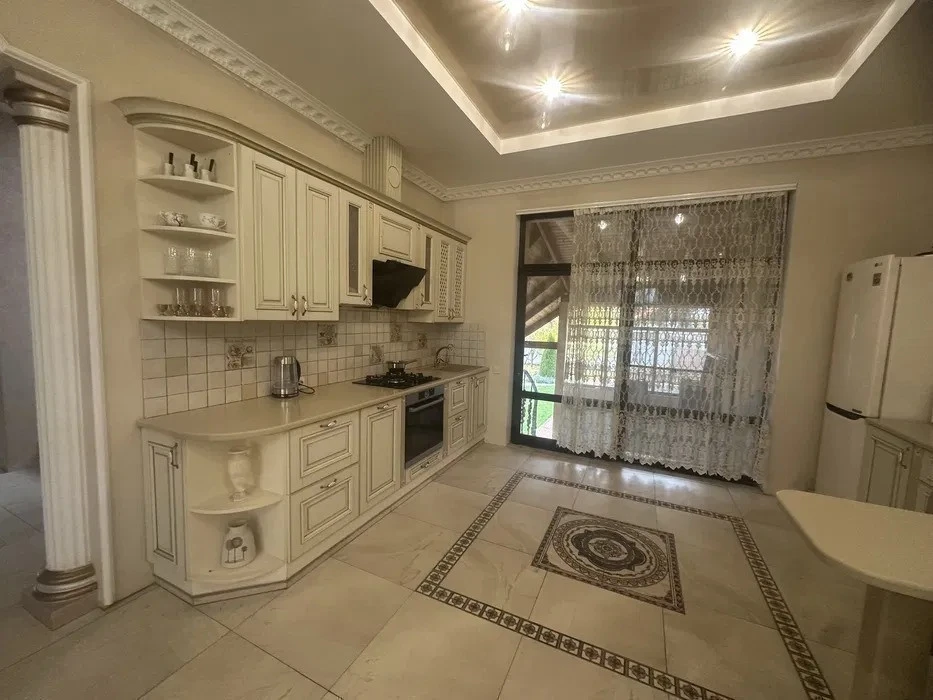 Оренда будинку 300 м², Кирила Осьмака вул.