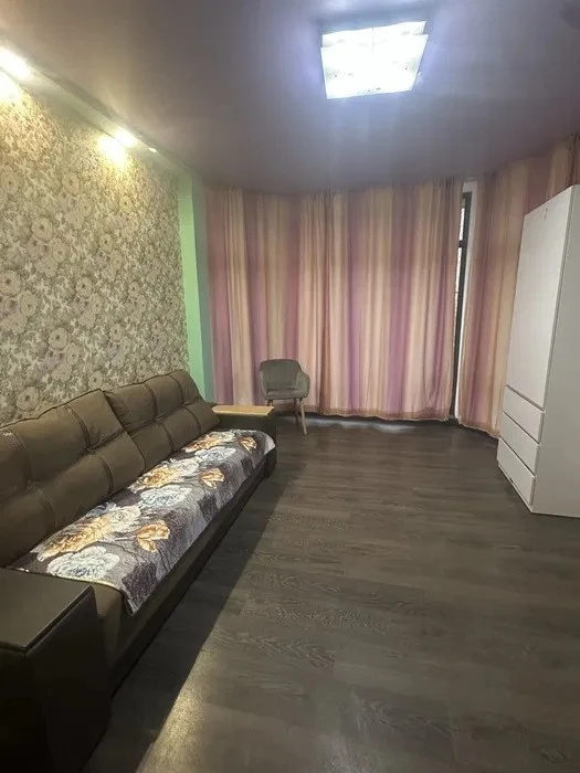 Оренда будинку 300 м², Кирила Осьмака вул.