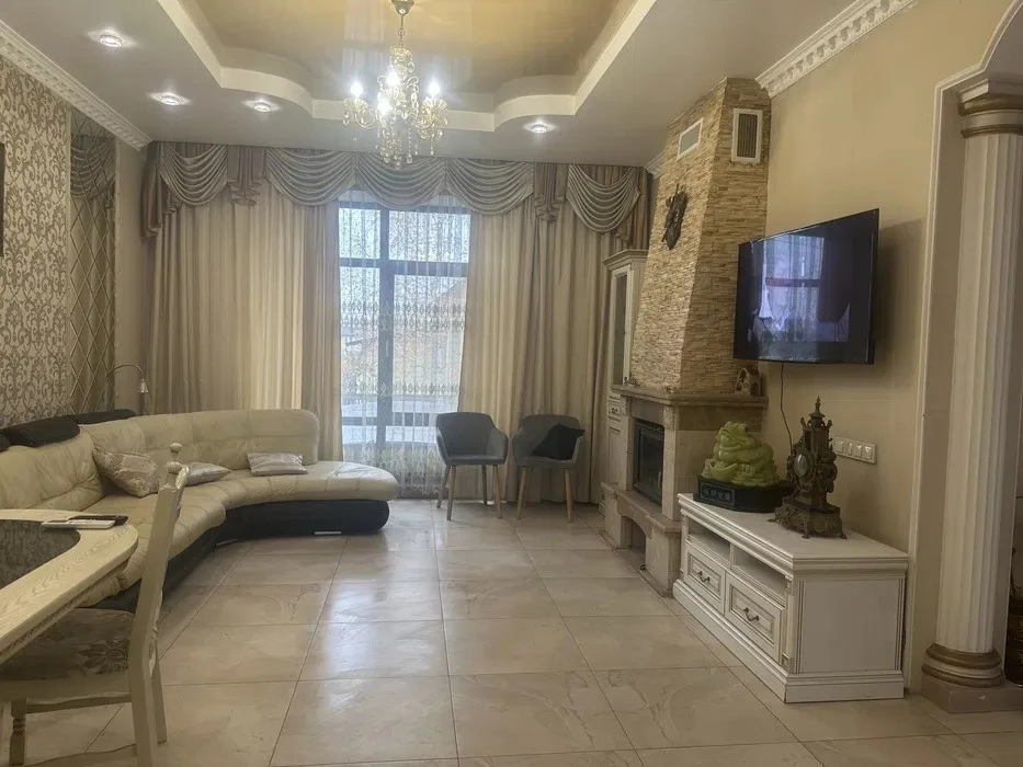 Оренда будинку 300 м², Кирила Осьмака вул.