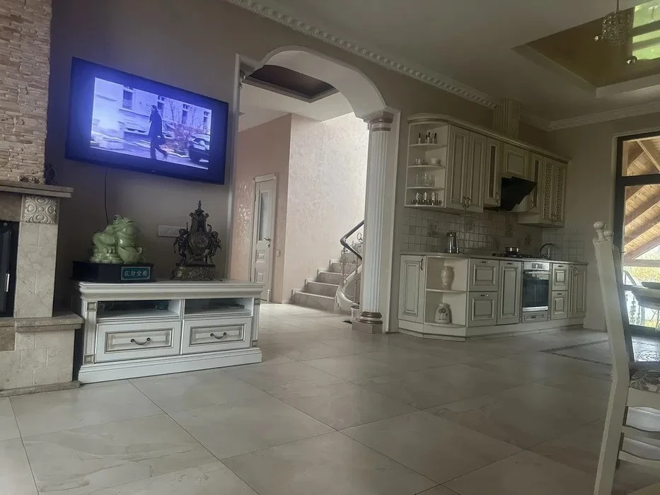 Оренда будинку 300 м², Кирила Осьмака вул.
