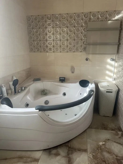 Оренда будинку 300 м², Кирила Осьмака вул.