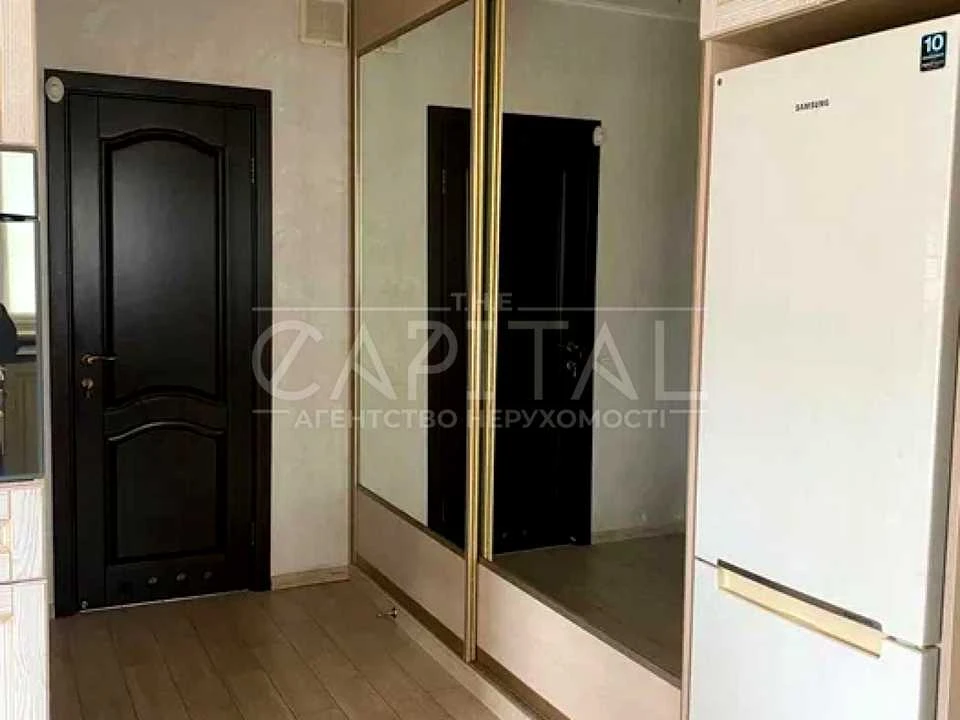 Будинок. Київ, Богатирська вул.