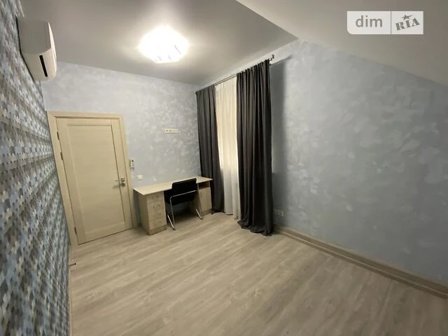 Довгострокова оренда будинку від посередника з гаражем на ву