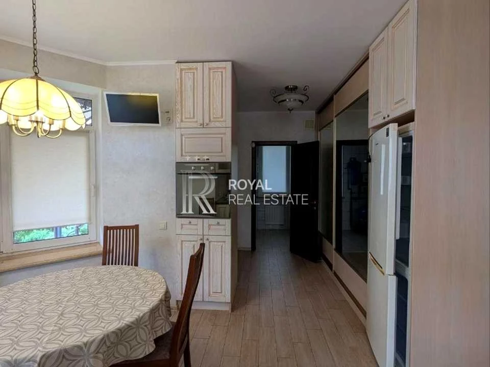 Будинок. Київ, Богатирська вул.