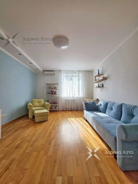 Three-room apartment for sale at Boryspilska, 12v