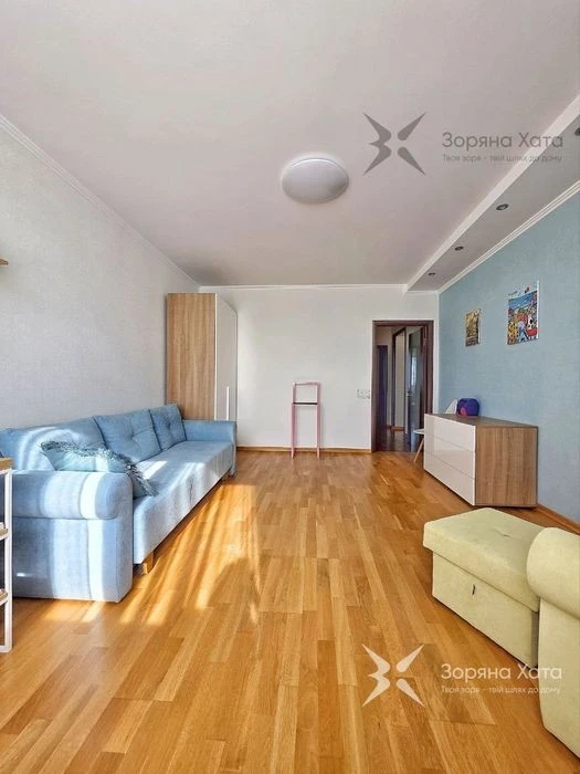 Three-room apartment for sale at Boryspilska, 12v