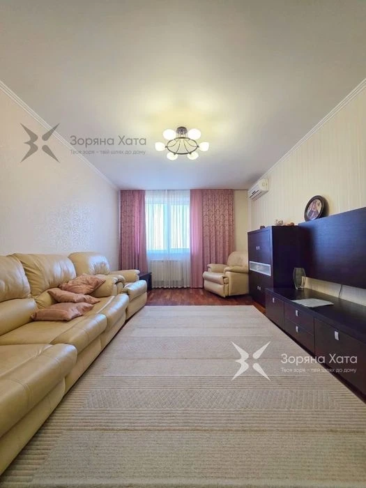 Three-room apartment for sale at Boryspilska, 12v