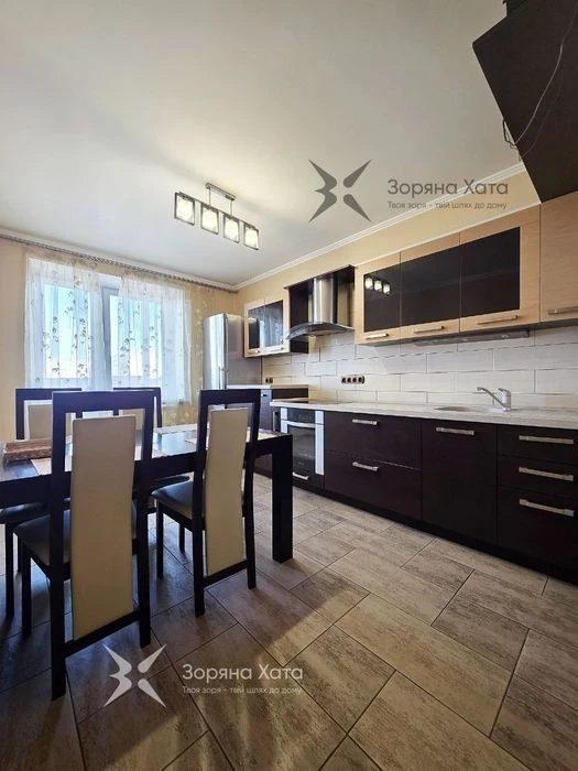 Three-room apartment for sale at Boryspilska, 12v