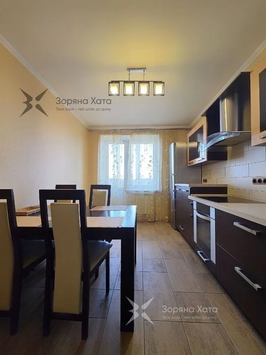 Three-room apartment for sale at Boryspilska, 12v