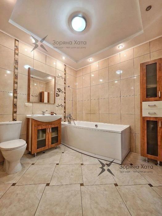 Three-room apartment for sale at Boryspilska, 12v