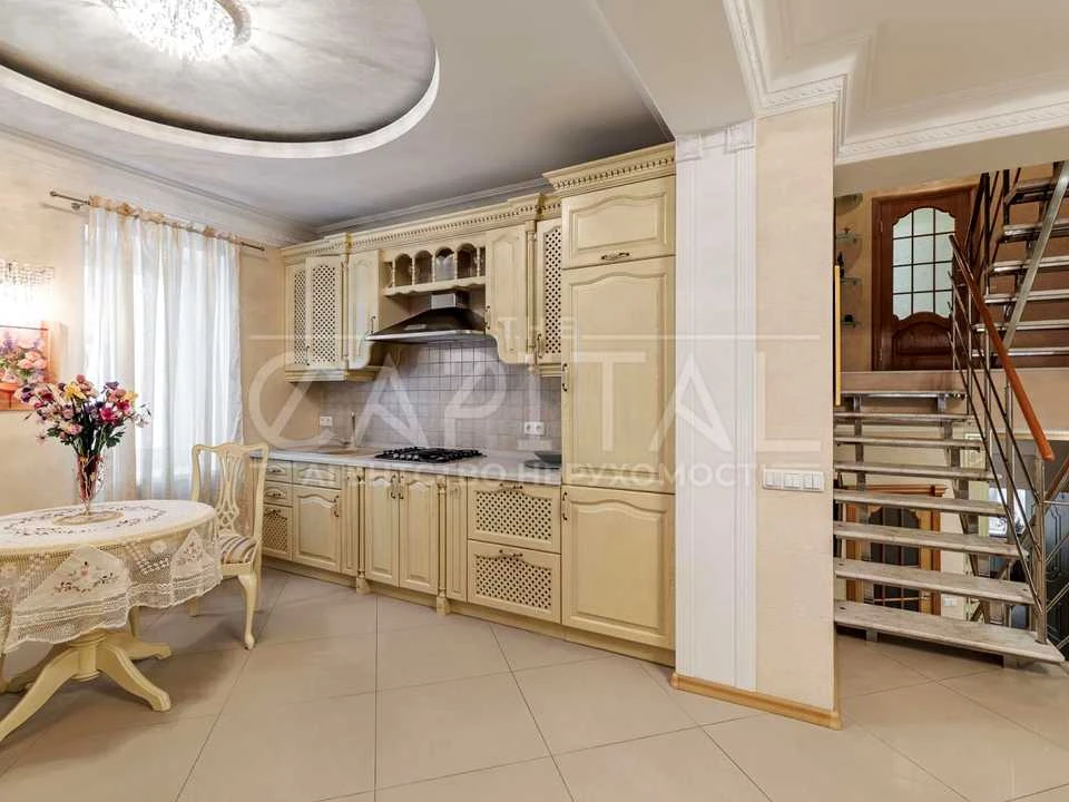Будинок. Київ, Богатирська вул.