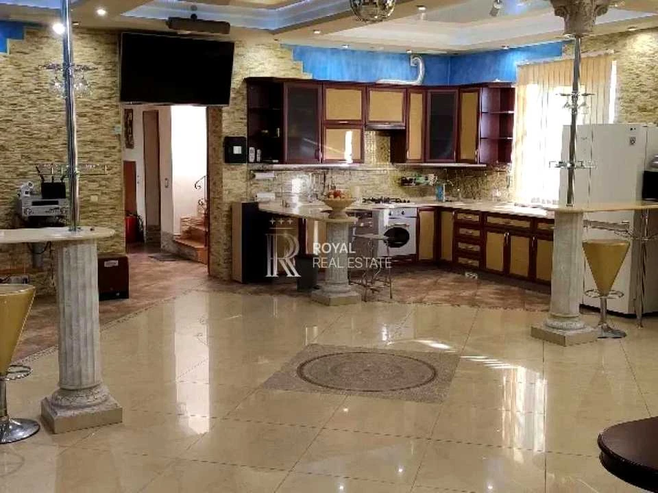 Будинок. Київ, Сергія Світославського вул.
