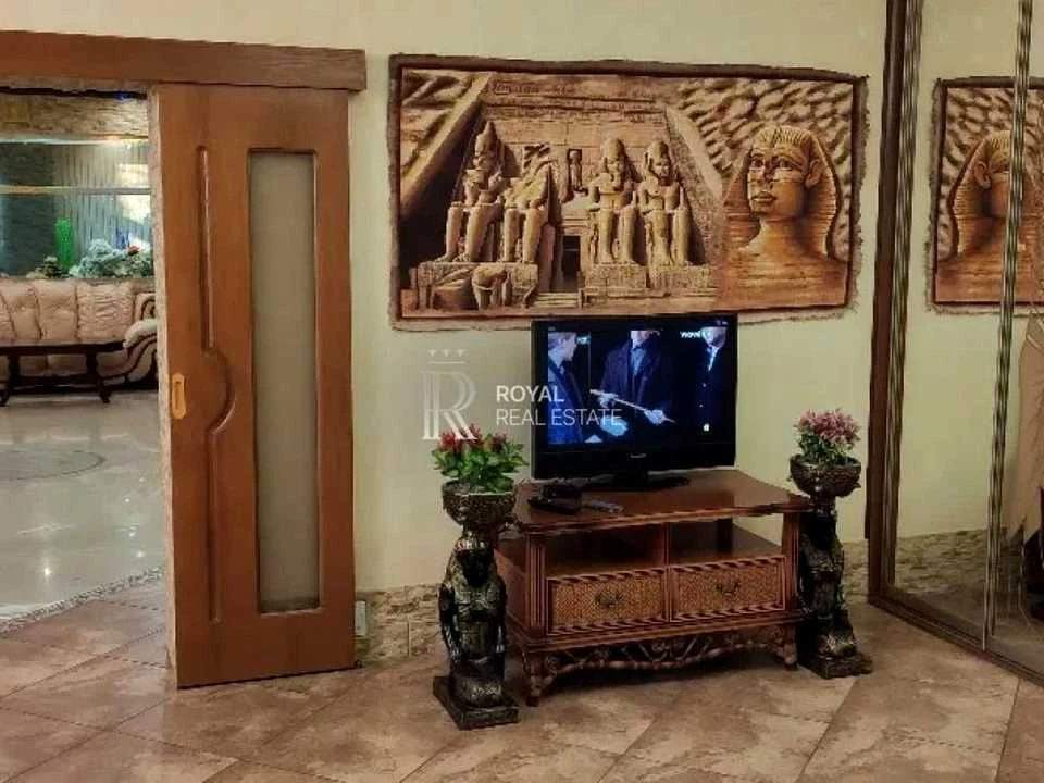 Будинок. Київ, Сергія Світославського вул.
