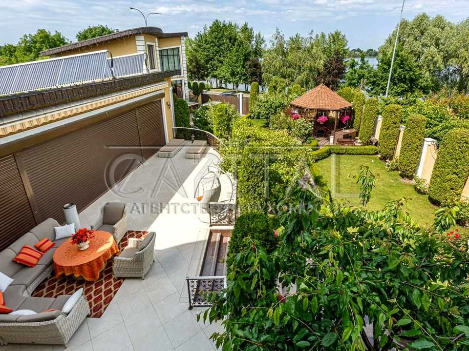 Будинок. Київ, Богатирська вул.