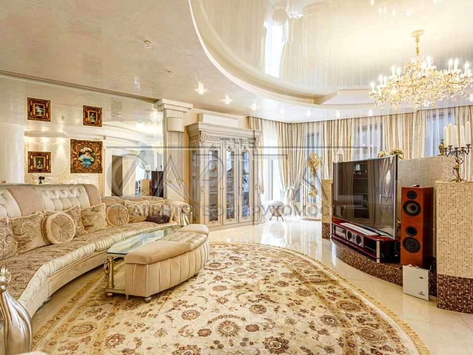 Будинок. Київ, Богатирська вул.