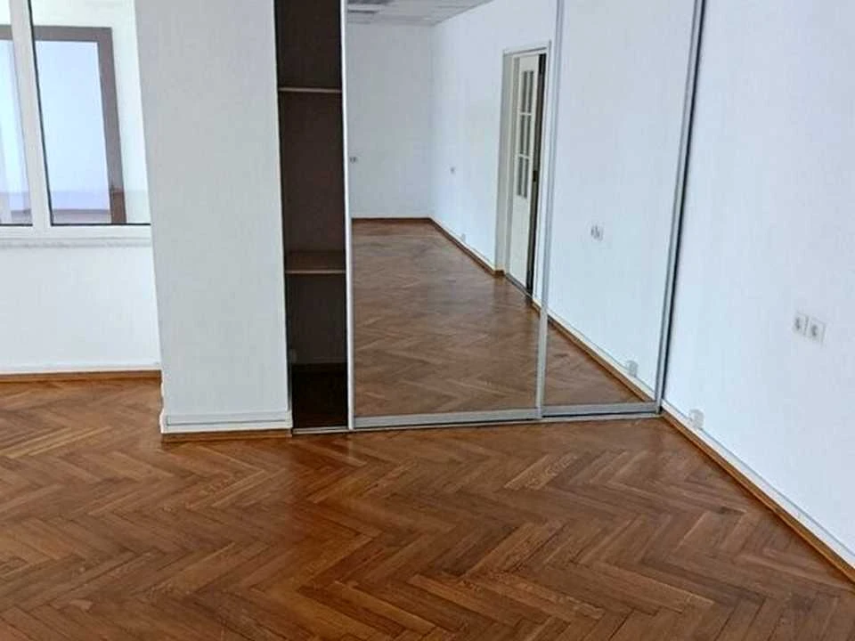Будинок. Київ, Богдана Хмельницького вул.