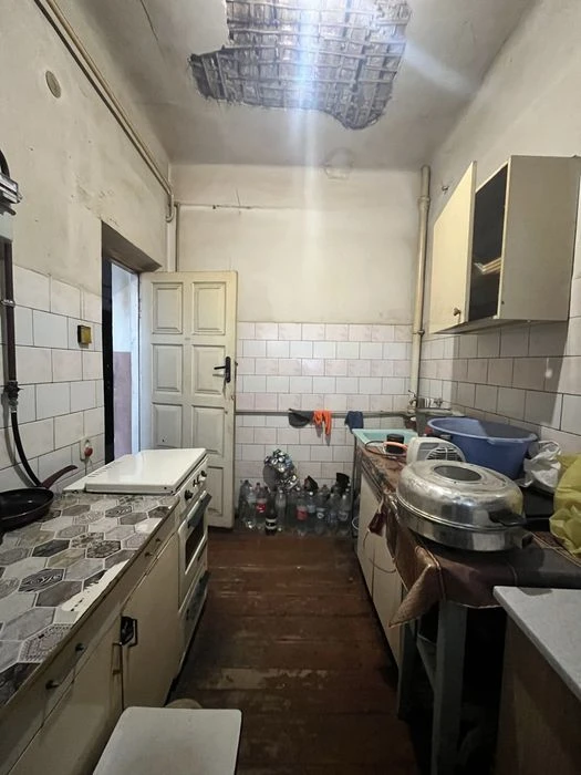 I am selling a 21m2 guest house.