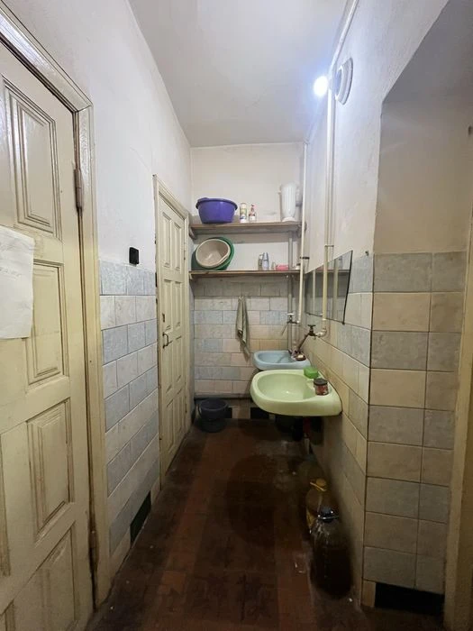 I am selling a 21m2 guest house.