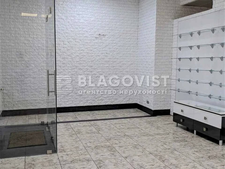 Будинок. Київ, Миколи Бажана просп.