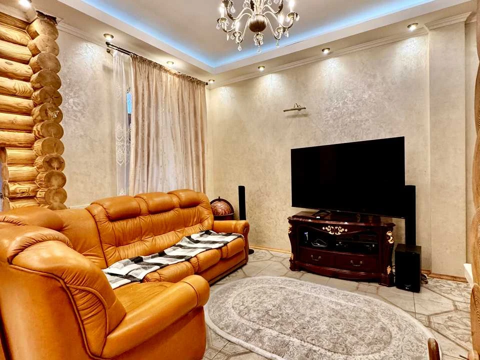 Будинок. Київ, Радистів пров.