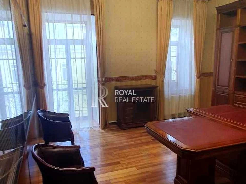 Будинок. Київ, Круглоуніверситетська вул.