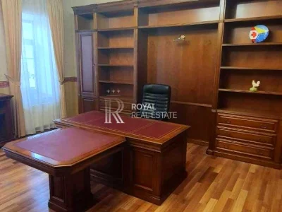 Будинок. Київ, Круглоуніверситетська вул.