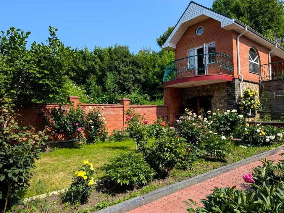 Будинок. Київ, Ломаківська вул. (Мічуріна)