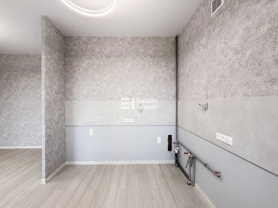 I will sell a 4-room apartment on Kultury St., 11