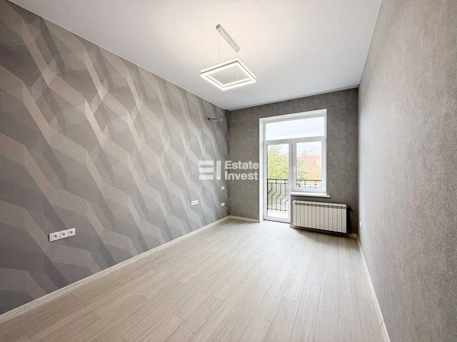 I will sell a 4-room apartment on Kultury St., 11