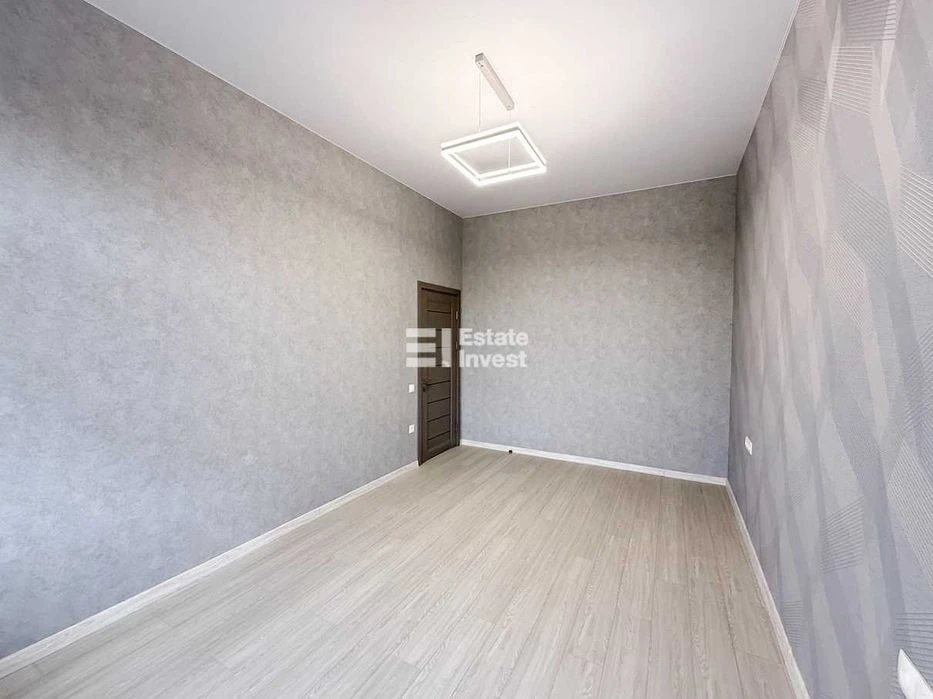 I will sell a 4-room apartment on Kultury St., 11