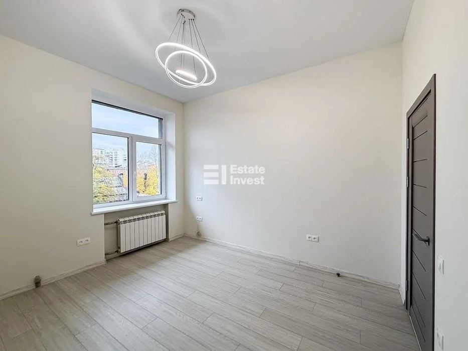 I will sell a 4-room apartment on Kultury St., 11